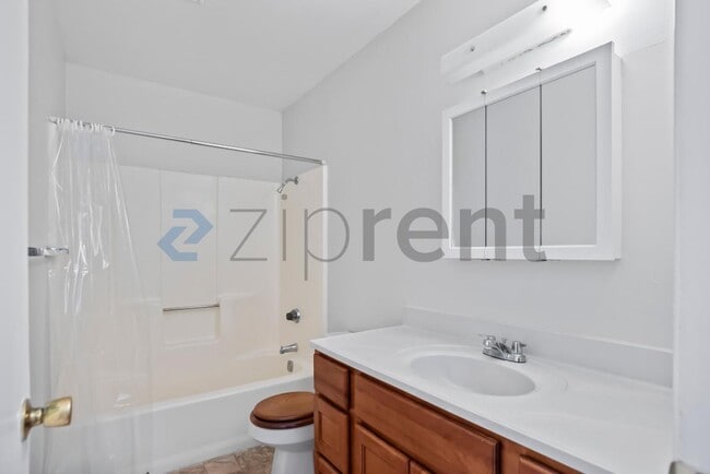 Building Photo - 1185 Meadow Ln