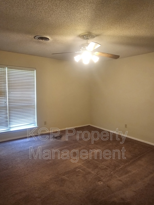 Building Photo - 9416 Bryn Mawr Cir