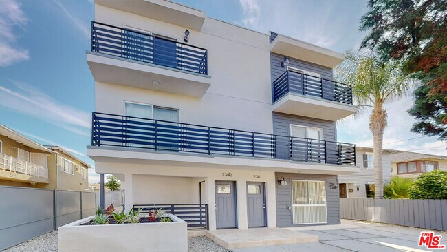 Building Photo - 236 Rosemont Ave