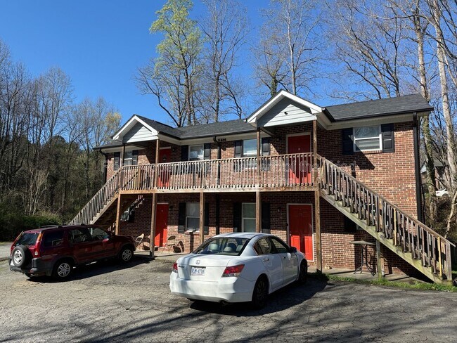 Building Photo - 2406 Markwood Ln SE