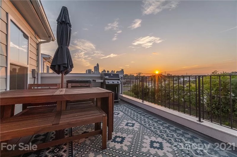 Building Photo - 272 Parkwood Ave