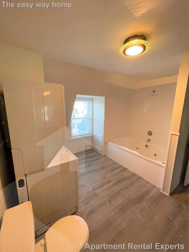 Building Photo - 14 Chestnut St