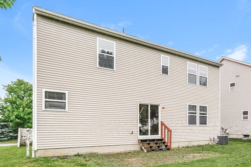 Building Photo - 1132 Sand Bar Dr