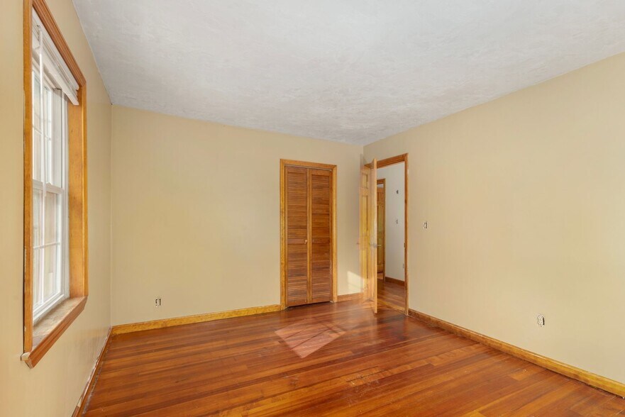 Building Photo - 465 Vernon Ave