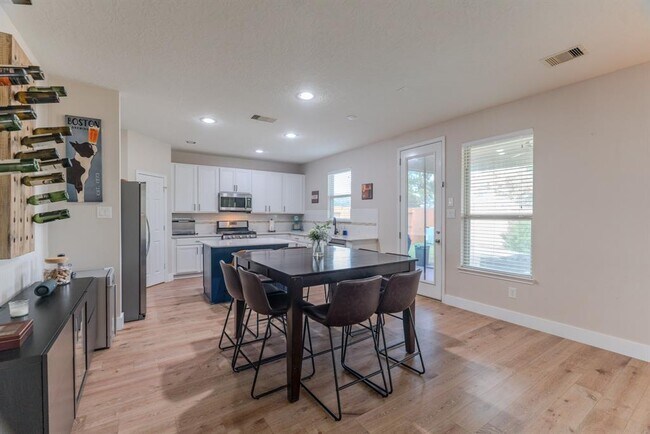 Building Photo - 2907 Coastal Prairie Ln
