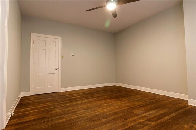 Building Photo - 1918 Robbins Pl