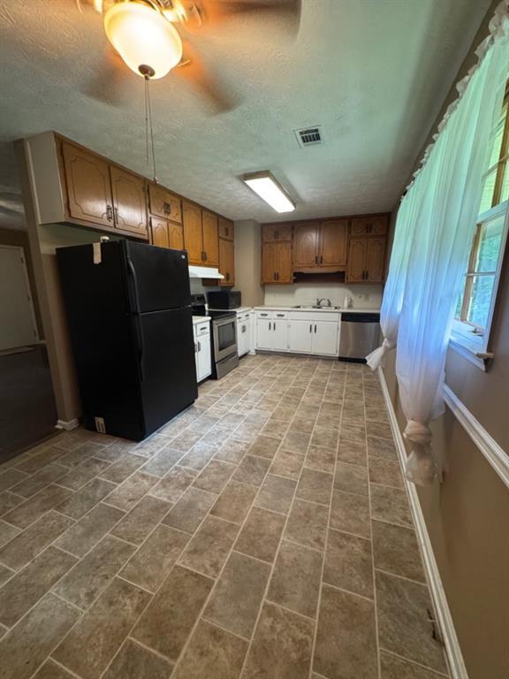 Building Photo - 100 Fleeta Dr