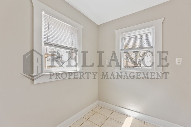 Building Photo - 1011 S Marys Dr