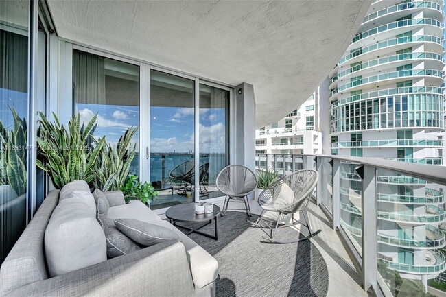 Building Photo - 488 NE 18th St