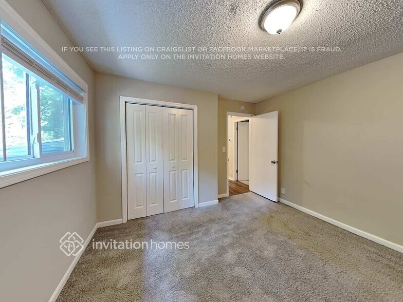 Building Photo - 5789 Chisholm Trail SW