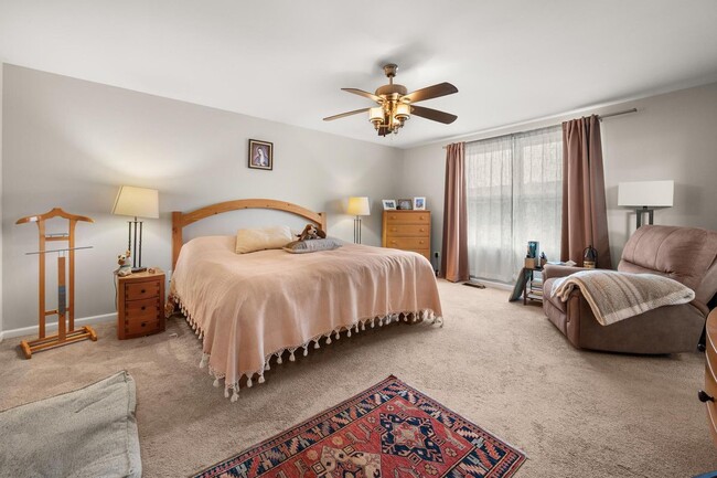 Building Photo - 3720 Honey Locust Dr