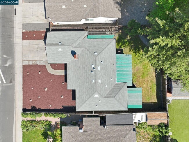 Building Photo - 1930 Sunshine Dr