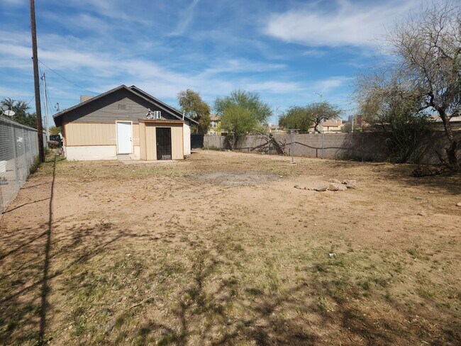 Building Photo - 1117 W Tonto St
