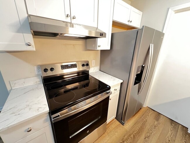 Building Photo - Unfurnished, One Bedroom, First Floor Condo in Myrtle Beach! Available Now!
