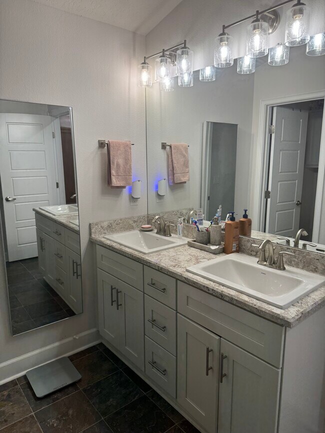 Building Photo - 29 Postman Ln