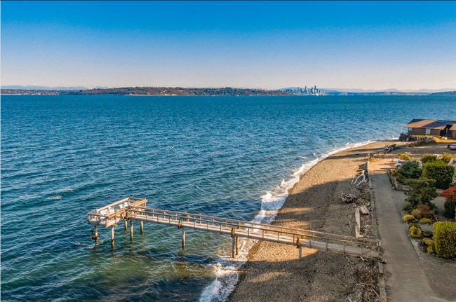 Building Photo - 11143 Rolling Bay Walk NE