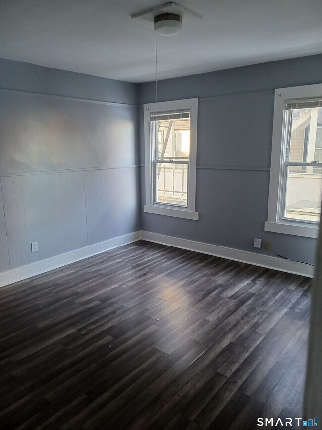 Building Photo - 26 Crescent St