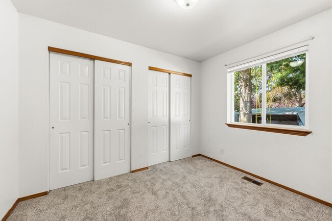 Building Photo - 5769 N Lachaise Ln