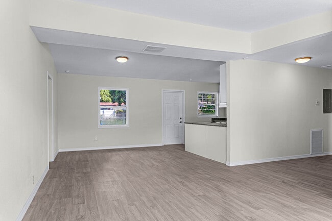 Building Photo - 1702 E Carol Dr