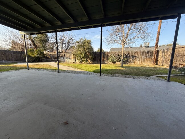 Building Photo - 5904 Daggett Ave