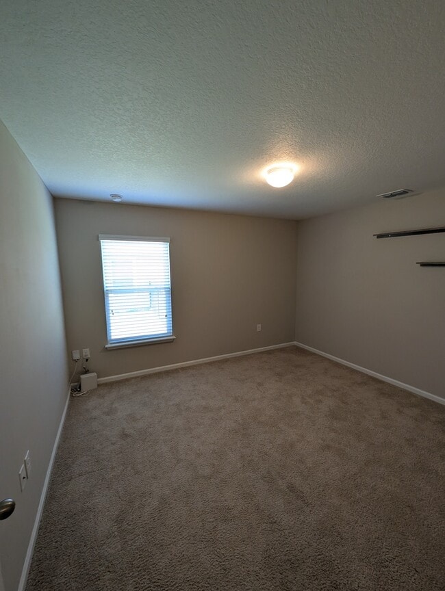 Building Photo - 226 Lost Lake Dr