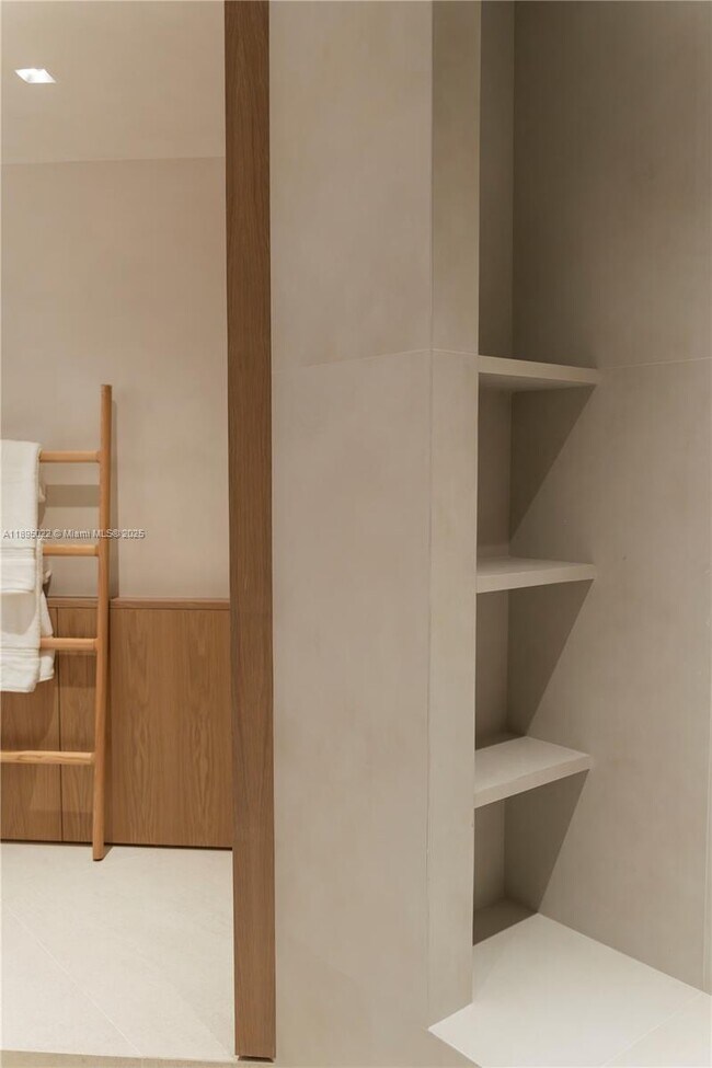 Building Photo - 5959 Collins Ave