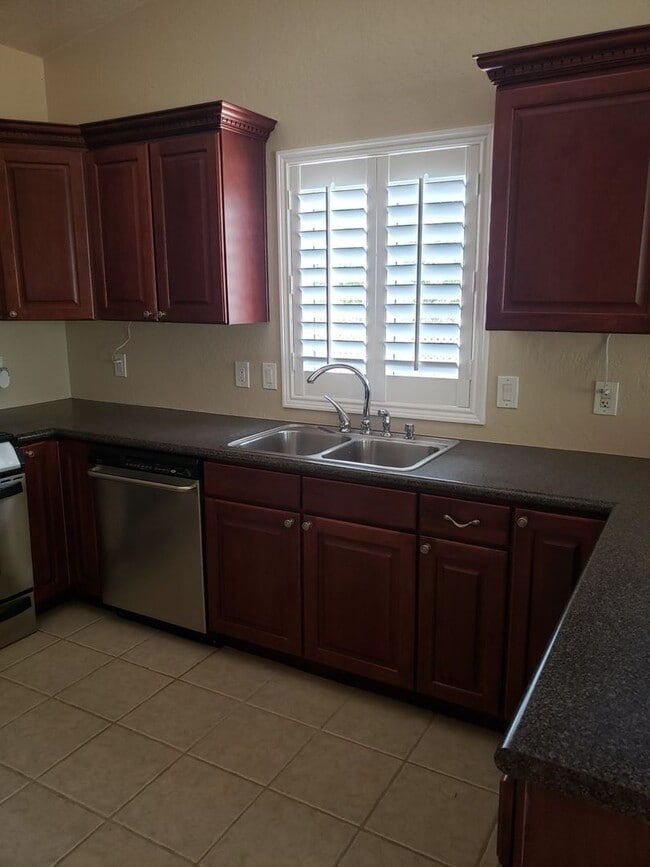 Building Photo - Super Clean 3 Bed / 2 Bath with RV parking
