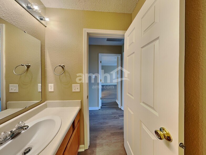 Building Photo - 5440 Shamus Dr