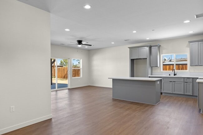 Building Photo - 8457 Great Cir Dr