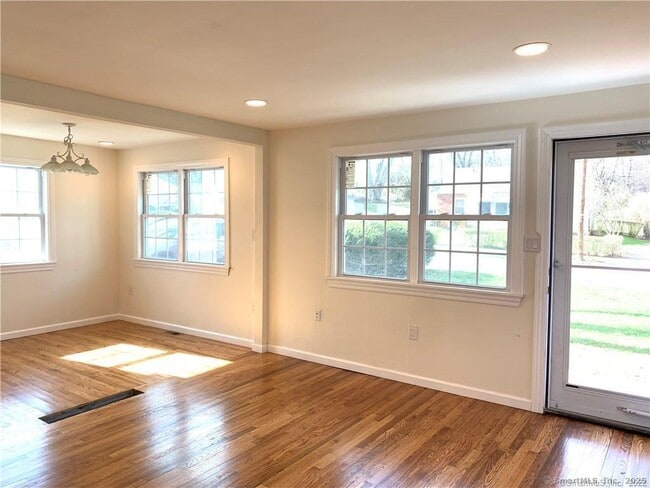 Building Photo - 89 Cortland Cir