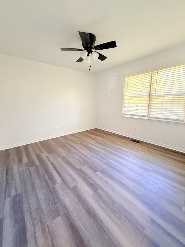 Building Photo - 6504 Zack Rd