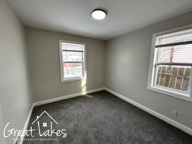 Building Photo - Lovely 3 Bedroom 1 Bathroom now available for rent