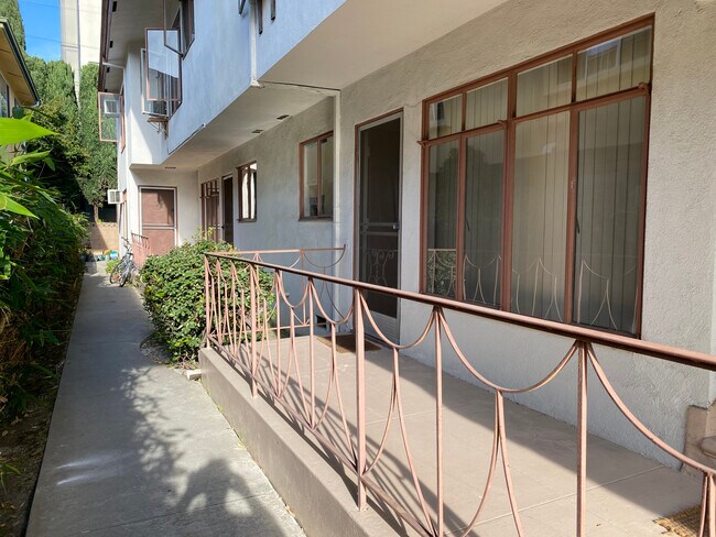 Building Photo - 1058 S Wooster St