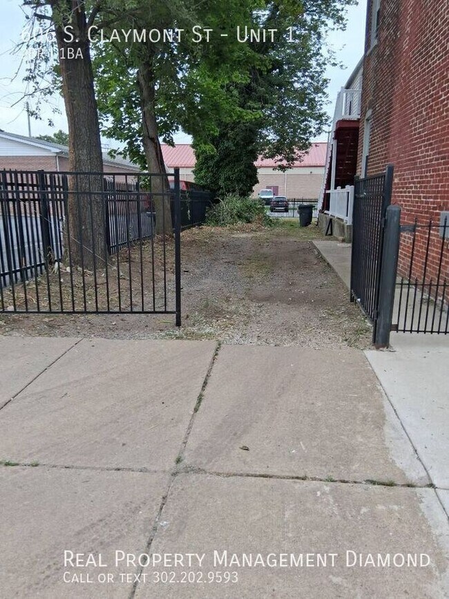 Building Photo - 606 S Claymont St