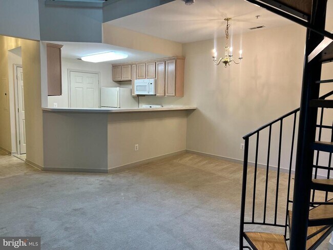 Building Photo - 251 Rowe Blvd
