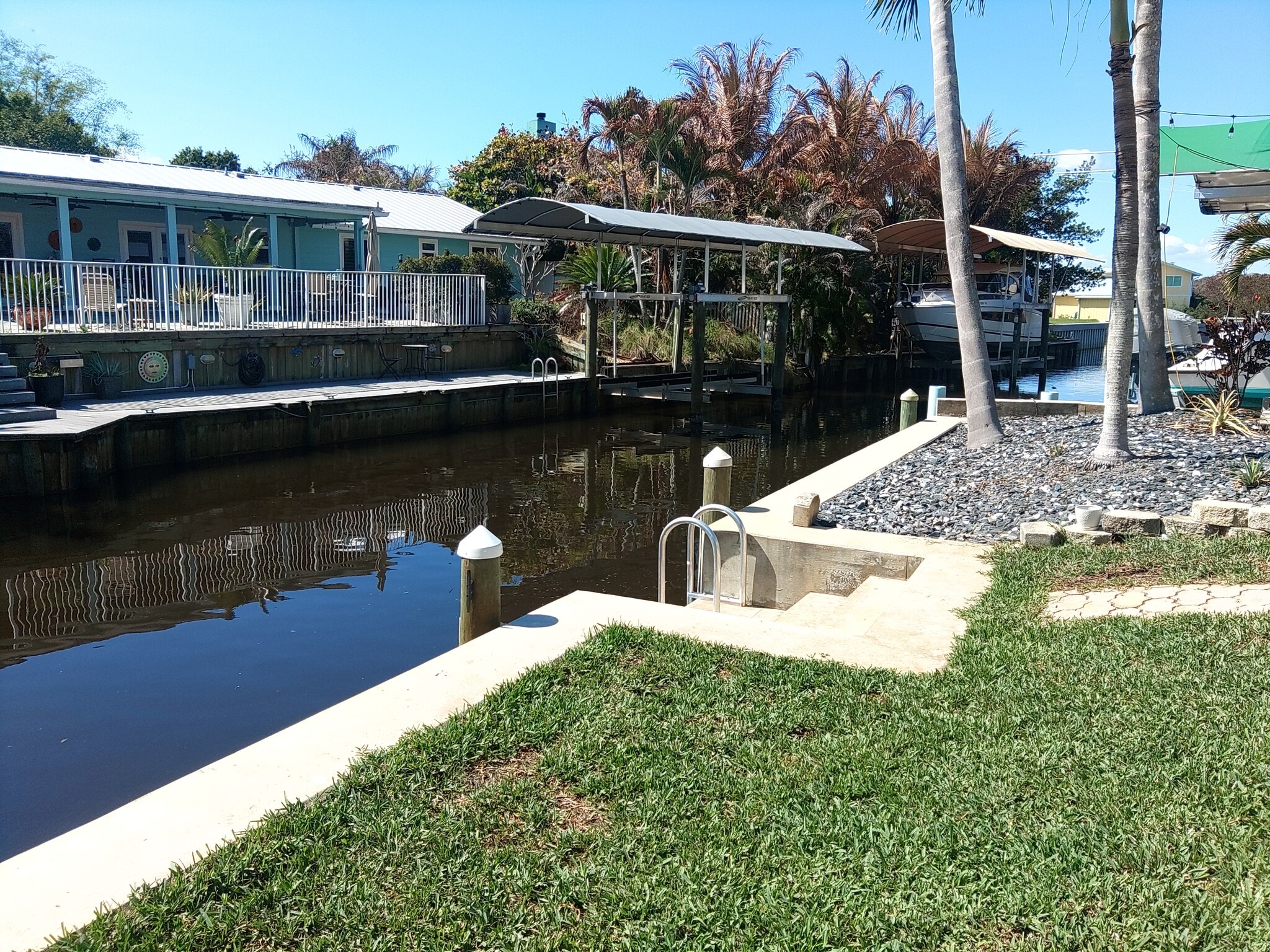 Building Photo - 755 SW Rustic Cir