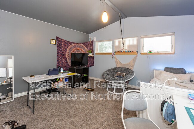 Building Photo - 2304 N Talkington Dr