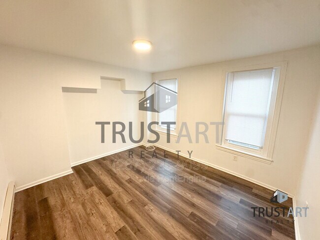 Building Photo - 2325 N 16th St