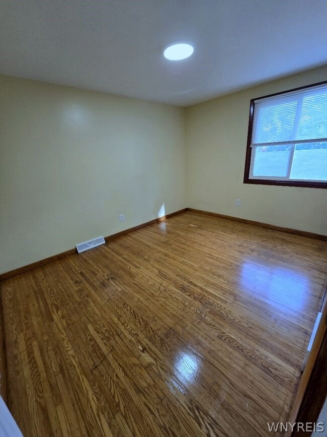 Building Photo - 9 Floreis Ct