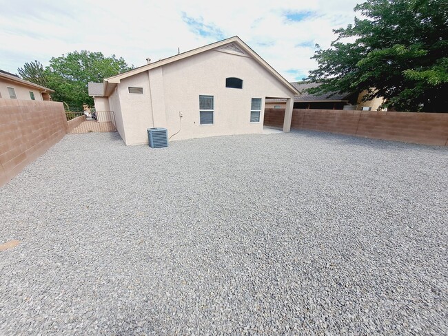 Building Photo - 2811 Desert Sage Ave SW