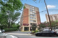 Building Photo - 1210 N Taft St
