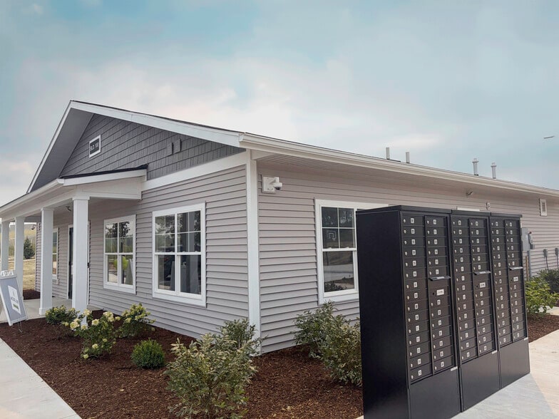Leasing Office - White Creek Flats
