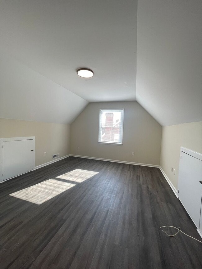 Building Photo - 1014 Colonial Ave