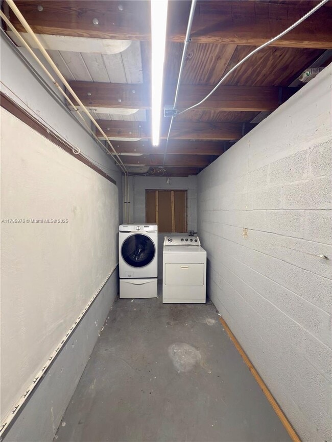Building Photo - 12805 NE 11th Ct