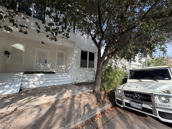 Building Photo - 402 Hyde Park Blvd