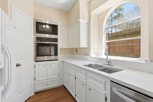 Building Photo - 5515 Strack Rd