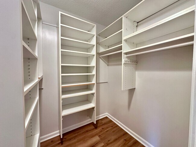 Building Photo - 5 minutes to the beach!  Remodeled Home!