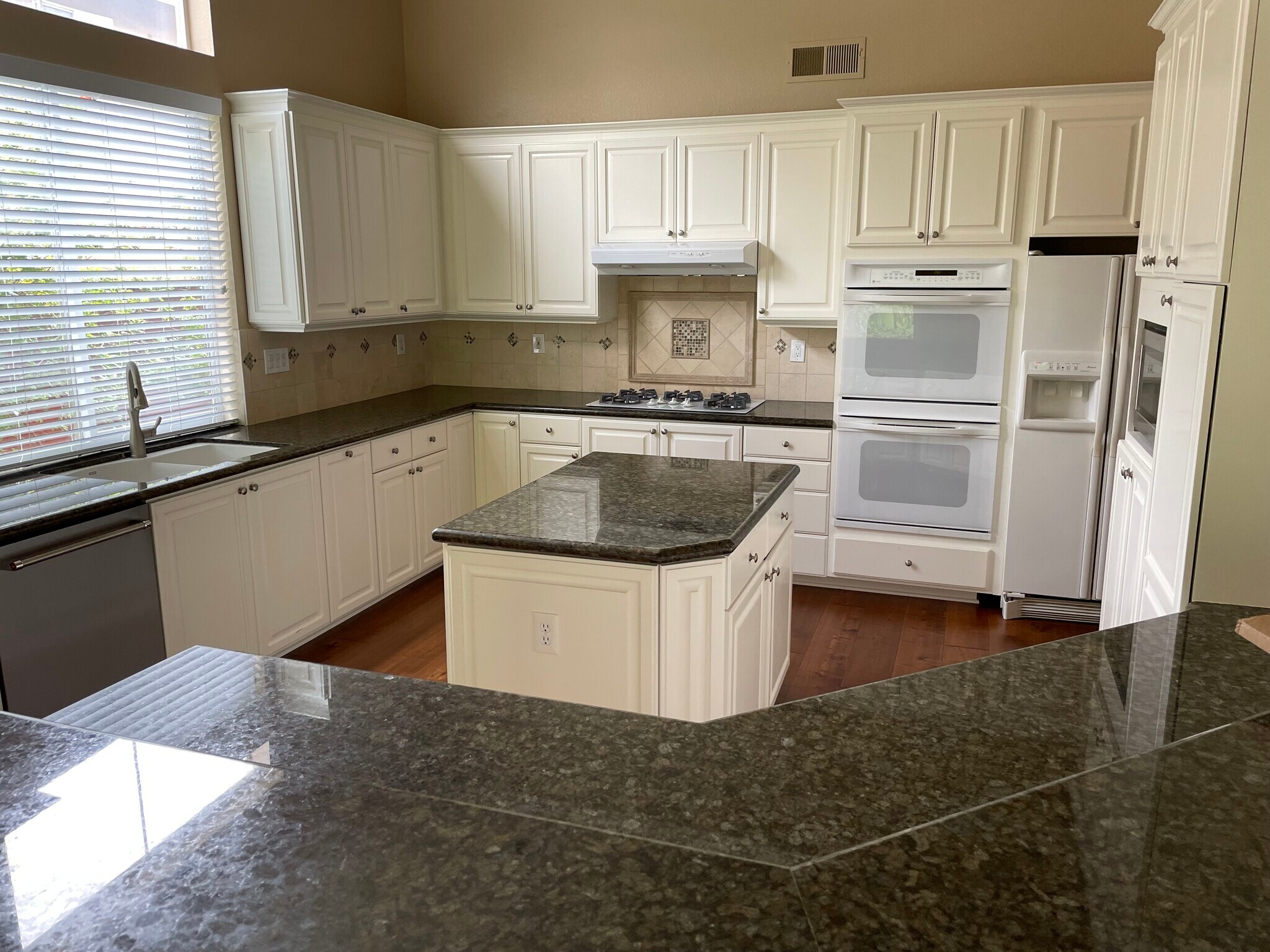 kitchen - 5028 Pearlman Way