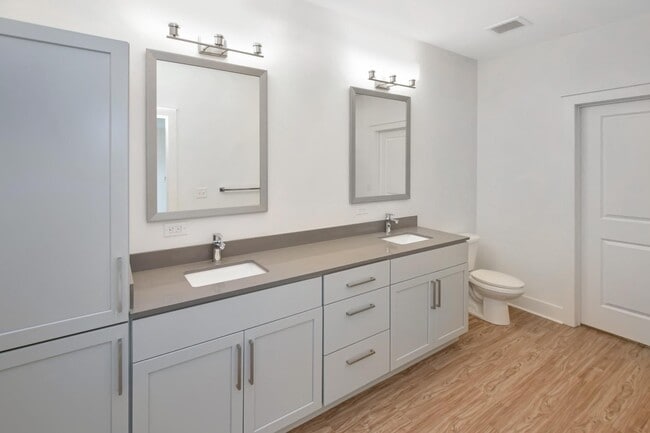 Building Photo - 101 S Tryon St