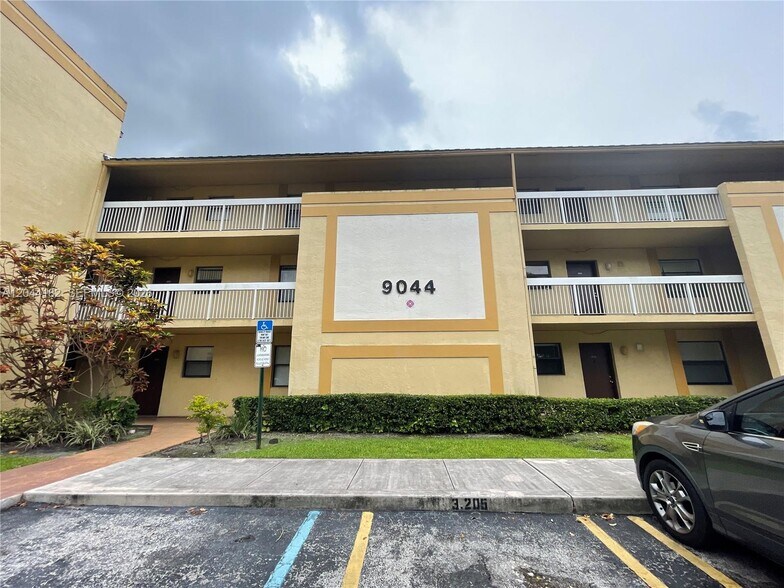 Building Photo - 9044 NW 28th Dr